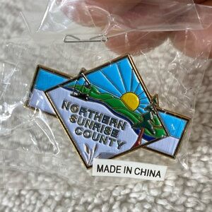 5/$35 Vintage Northern Sunrise County Enamel Souvenir Pin
